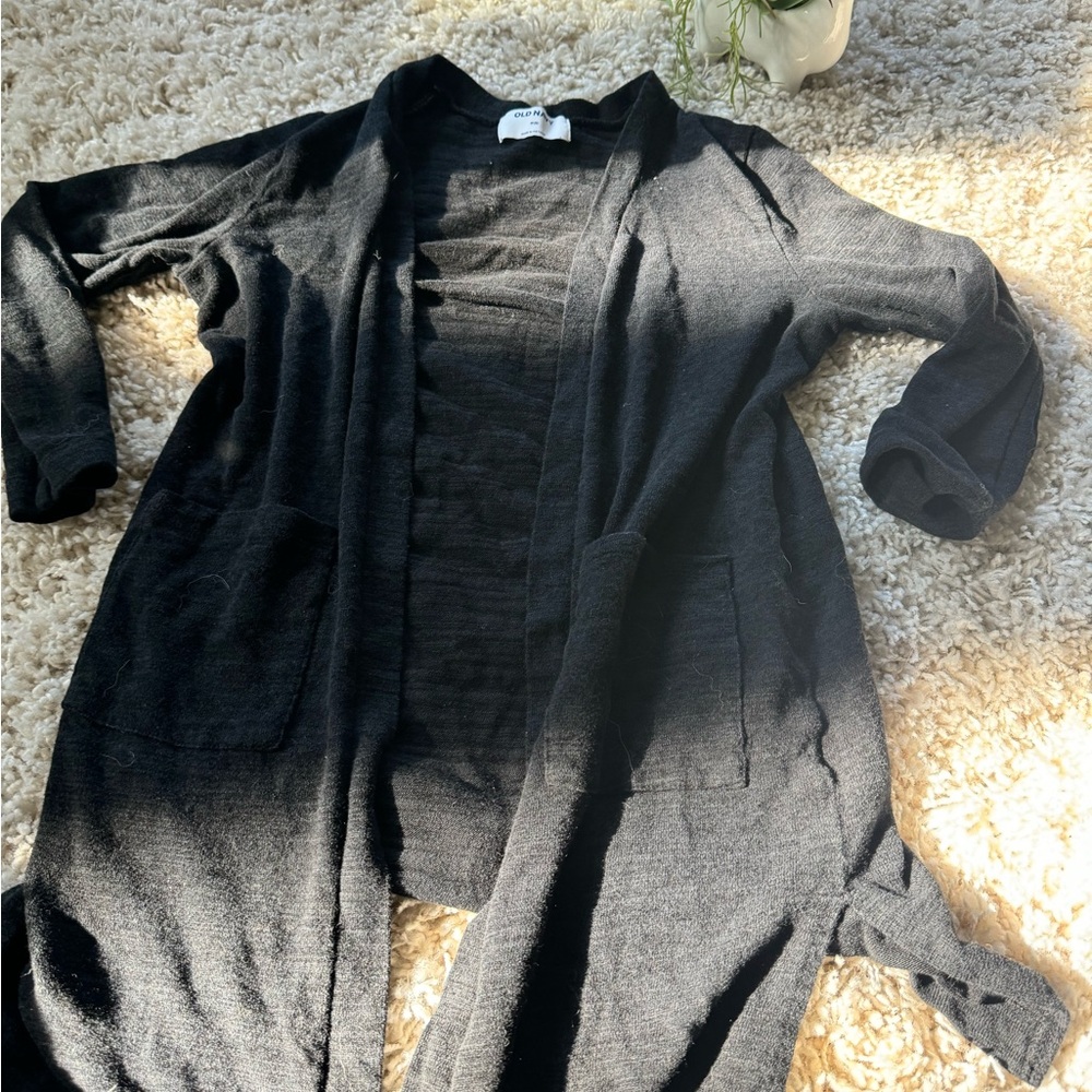 Old navy cute fall Grey long cozy cardigan with pockets